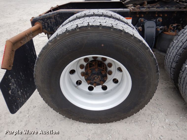 image for item DP5587 2009 Freightliner Columbia 120  semi truck