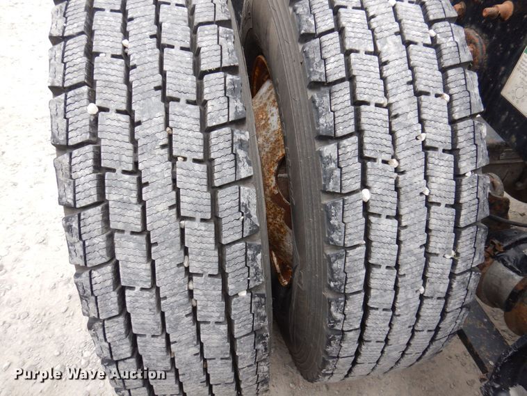 image for item DP5587 2009 Freightliner Columbia 120  semi truck