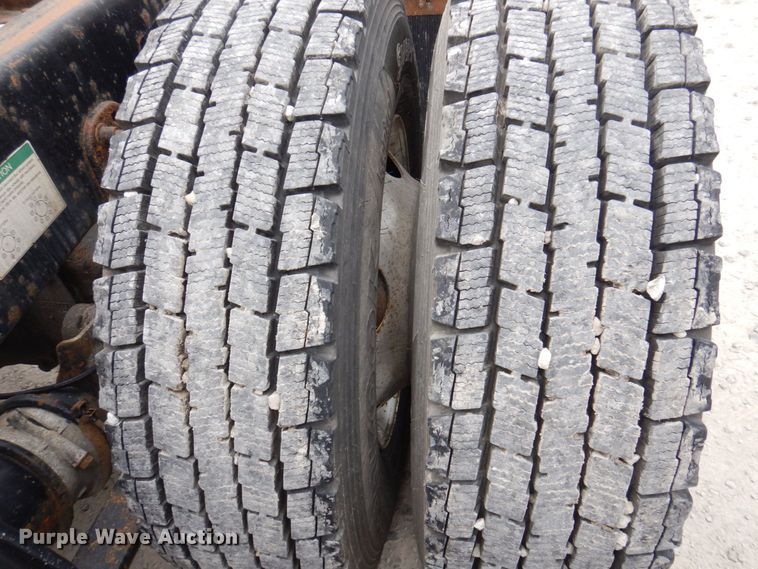 image for item DP5587 2009 Freightliner Columbia 120  semi truck