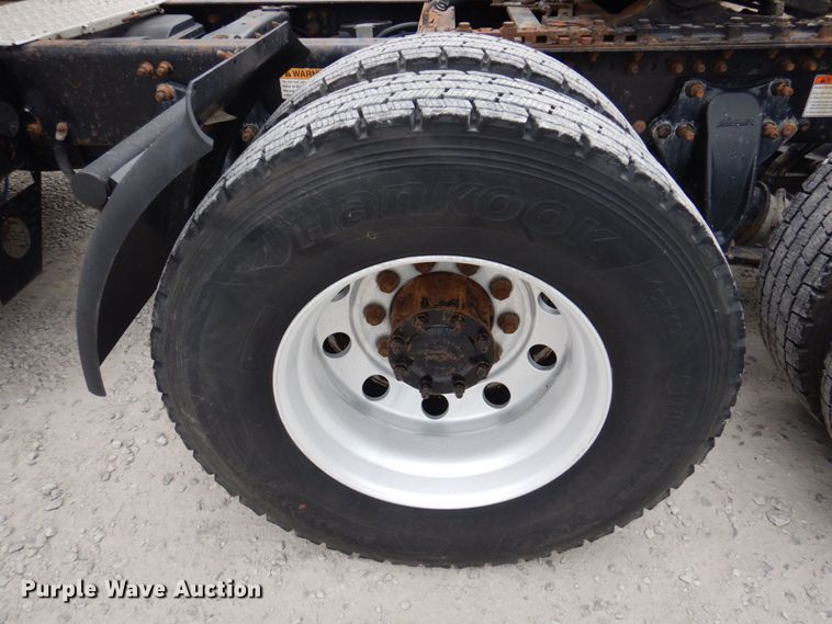 image for item DP5587 2009 Freightliner Columbia 120  semi truck