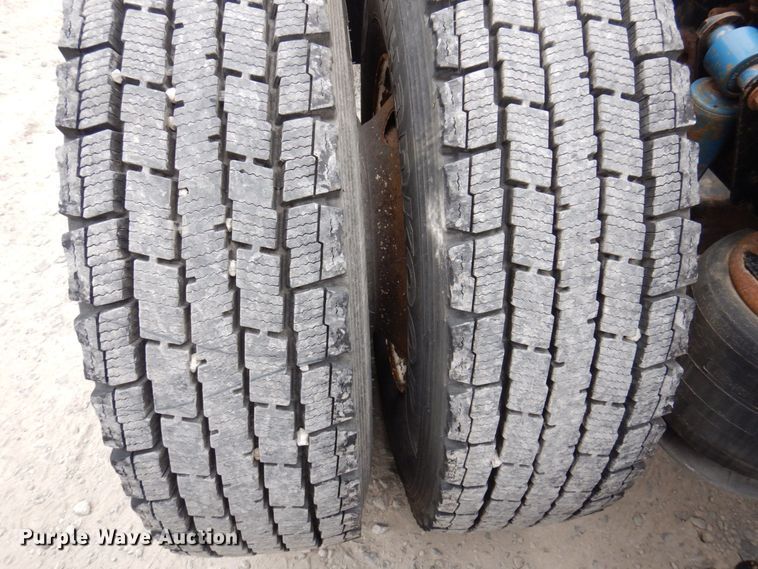 image for item DP5587 2009 Freightliner Columbia 120  semi truck