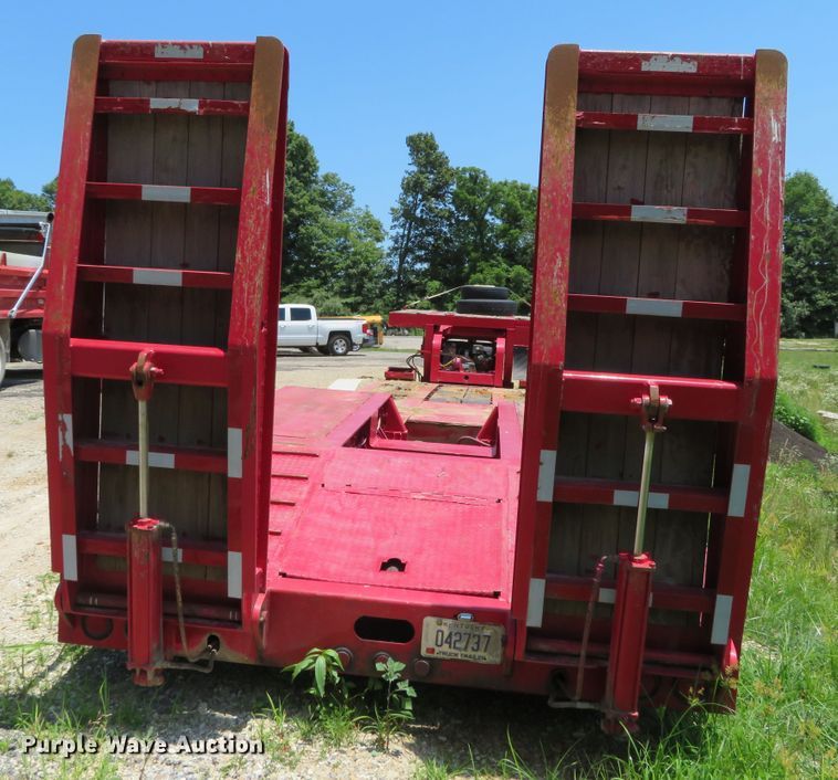 image for item DR0081 2003 XL Specialized Trailers XL-70  lowboy equipment trailer