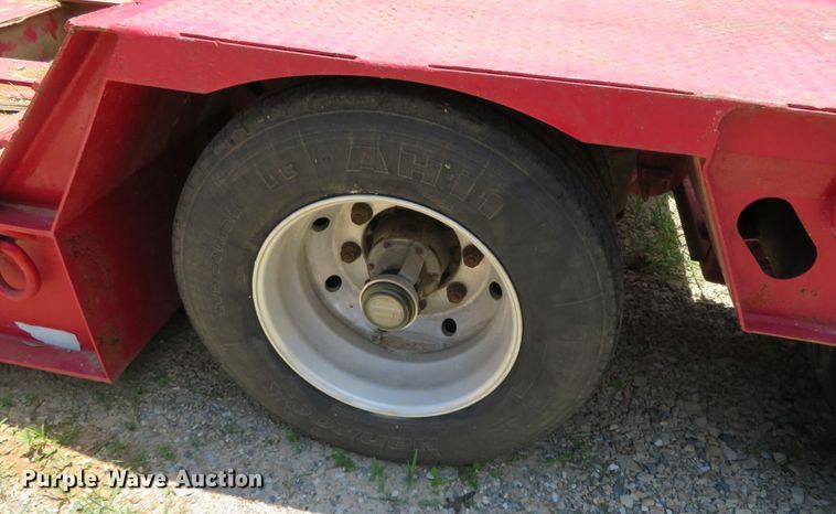 image for item DR0081 2003 XL Specialized Trailers XL-70  lowboy equipment trailer