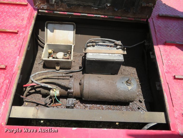 image for item DR0081 2003 XL Specialized Trailers XL-70  lowboy equipment trailer