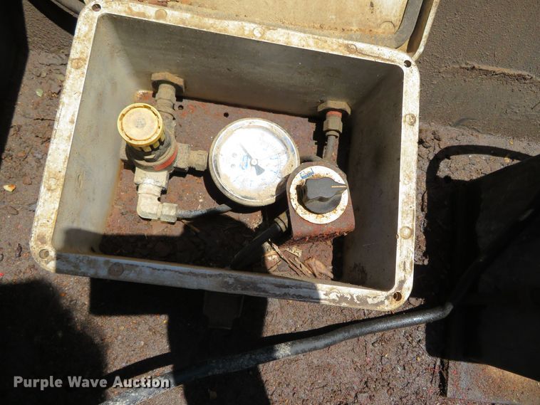 image for item DR0081 2003 XL Specialized Trailers XL-70  lowboy equipment trailer