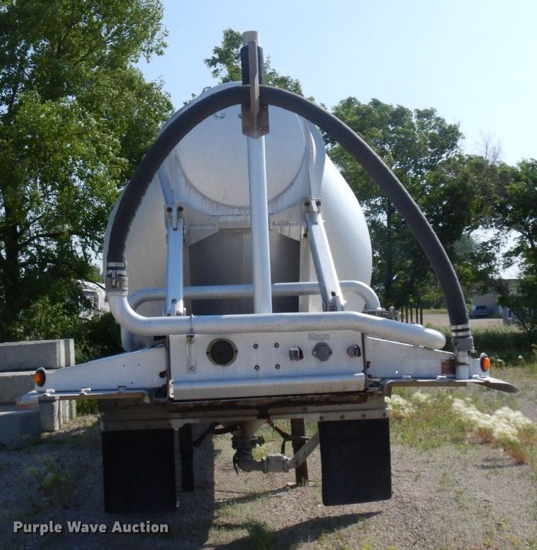 image for item DR0499 2007 Heil  pneumatic dry bulk trailer