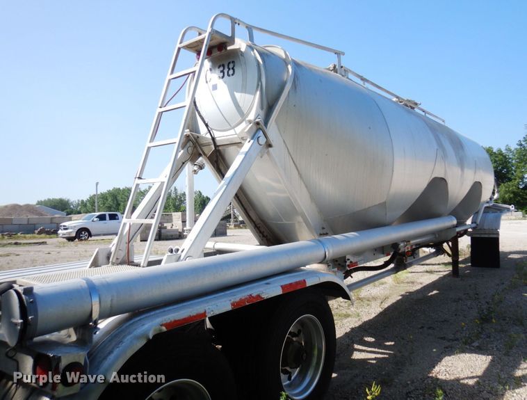image for item DR0499 2007 Heil  pneumatic dry bulk trailer