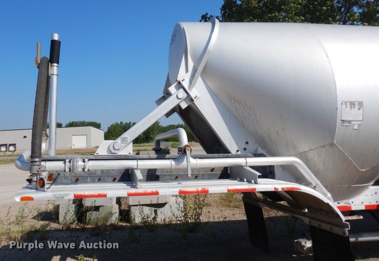 image for item DR0499 2007 Heil  pneumatic dry bulk trailer