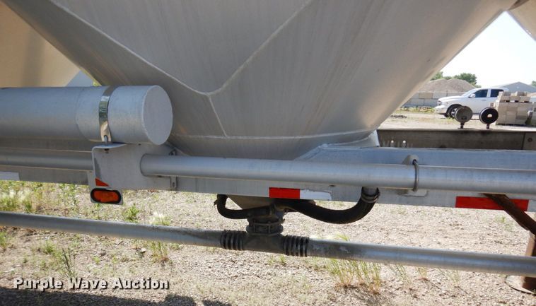 image for item DR0499 2007 Heil  pneumatic dry bulk trailer