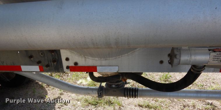 image for item DR0499 2007 Heil  pneumatic dry bulk trailer