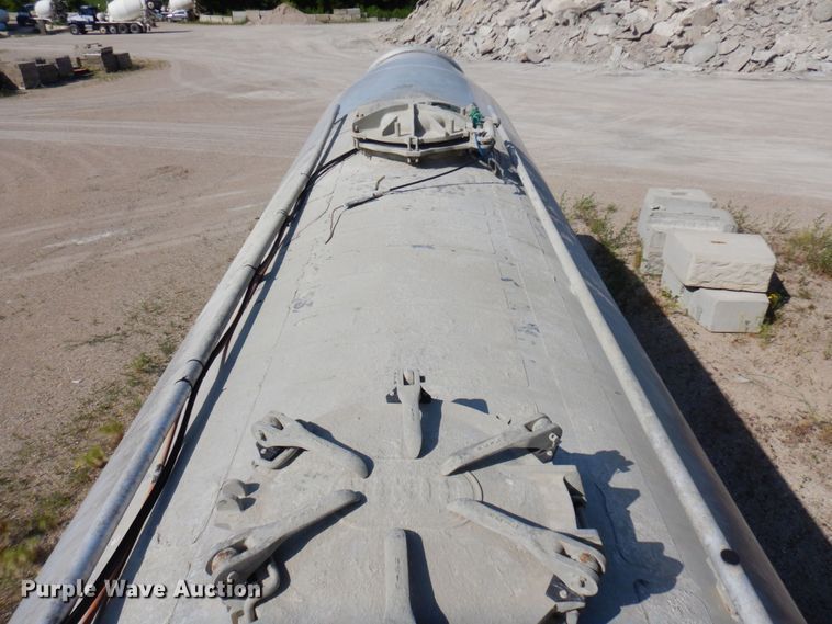 image for item DR0499 2007 Heil  pneumatic dry bulk trailer