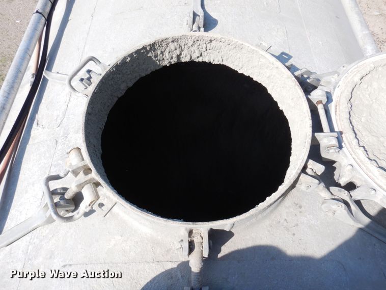 image for item DR0499 2007 Heil  pneumatic dry bulk trailer