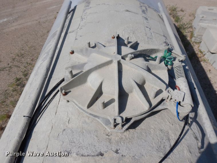 image for item DR0499 2007 Heil  pneumatic dry bulk trailer