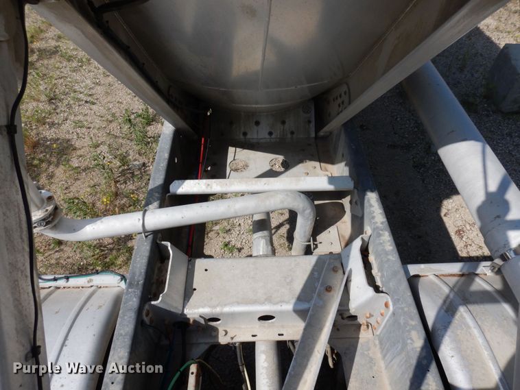 image for item DR0499 2007 Heil  pneumatic dry bulk trailer