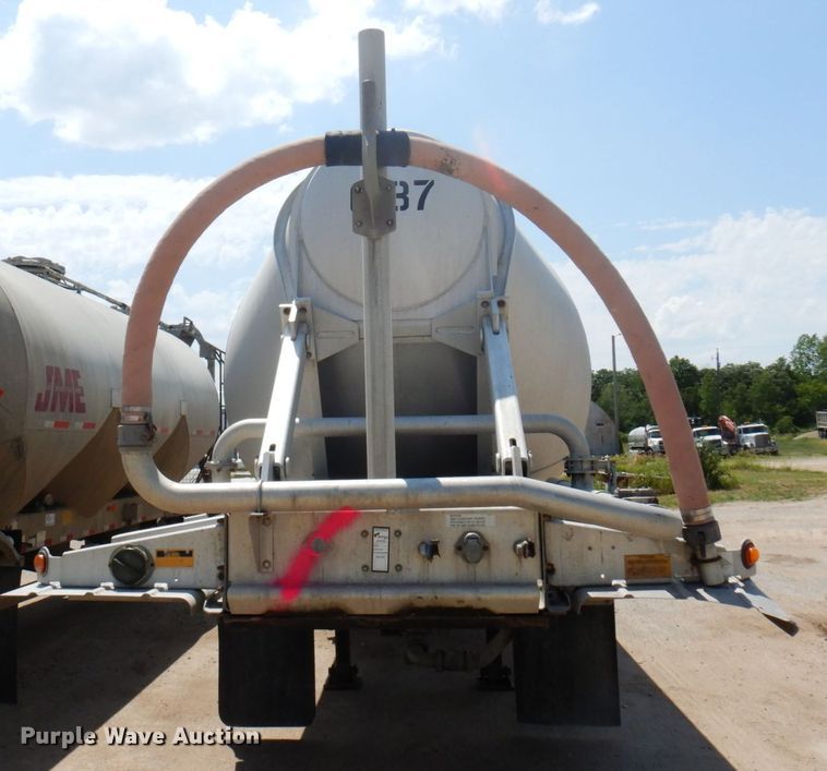 image for item DR0507 2007 Heil  pneumatic dry bulk trailer