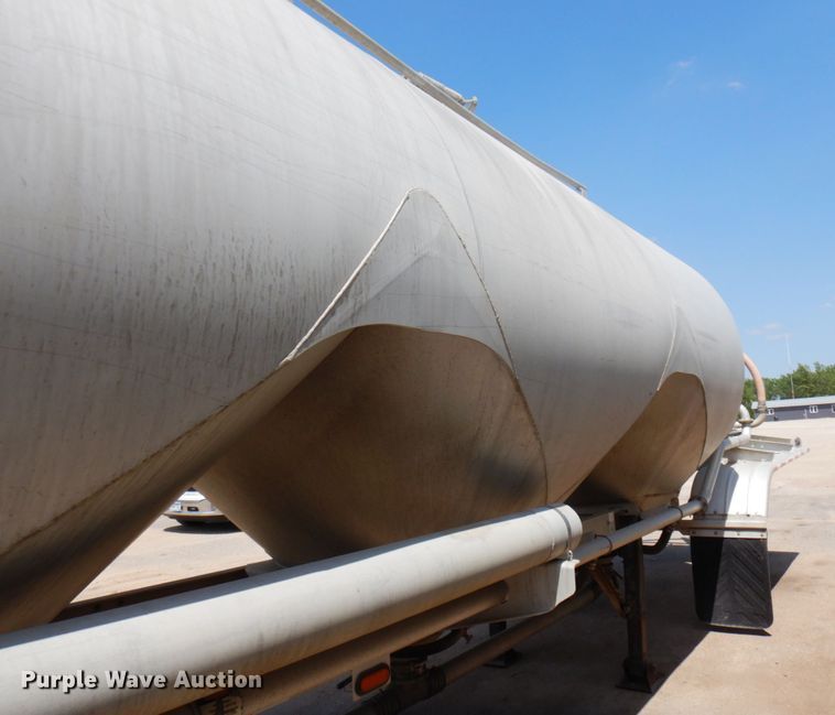 image for item DR0507 2007 Heil  pneumatic dry bulk trailer