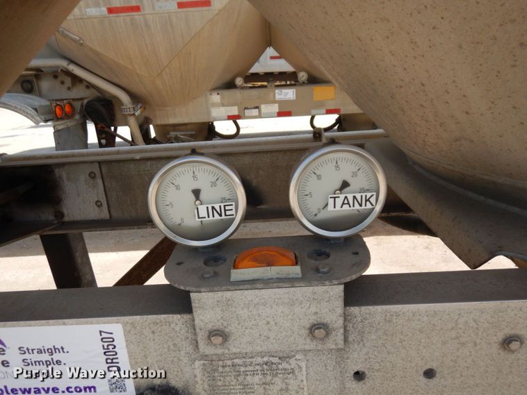 image for item DR0507 2007 Heil  pneumatic dry bulk trailer