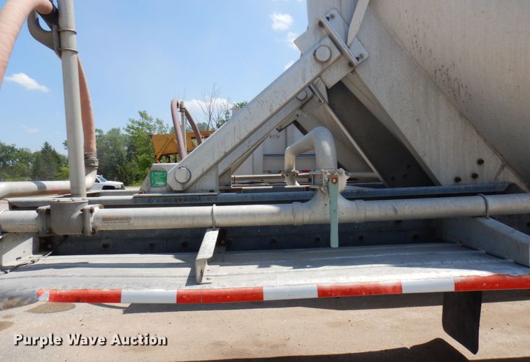 image for item DR0507 2007 Heil  pneumatic dry bulk trailer