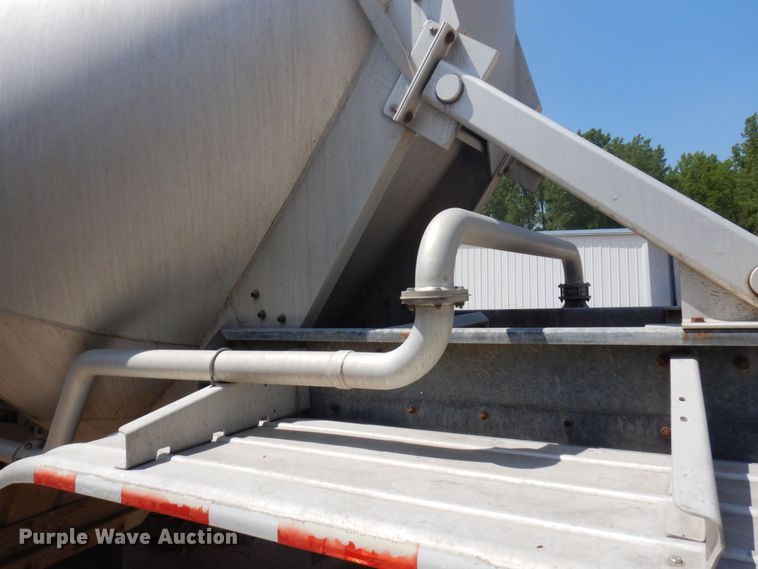 image for item DR0507 2007 Heil  pneumatic dry bulk trailer