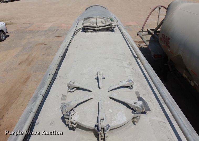image for item DR0507 2007 Heil  pneumatic dry bulk trailer