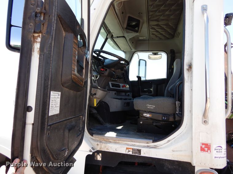 image for item DR1213 2011 Freightliner Coronado  semi truck