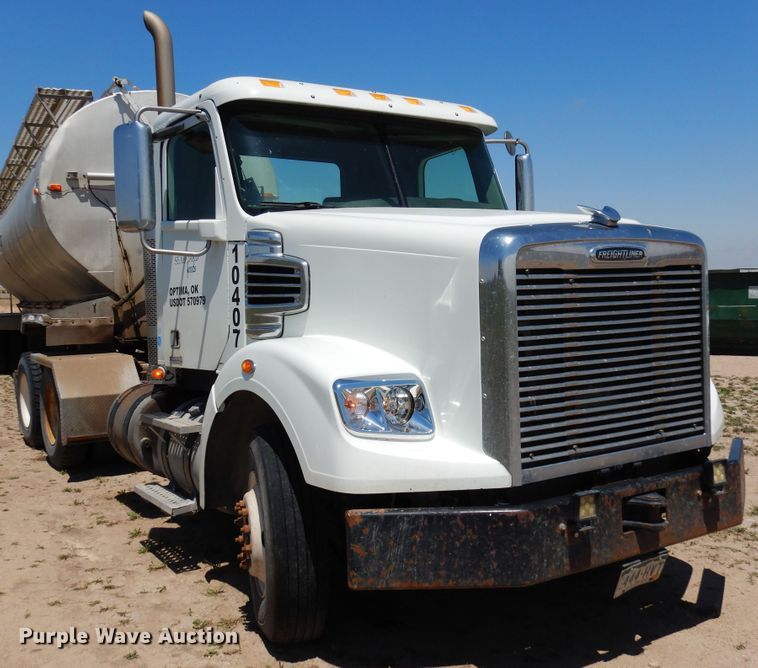 image for item DR1213 2011 Freightliner Coronado  semi truck