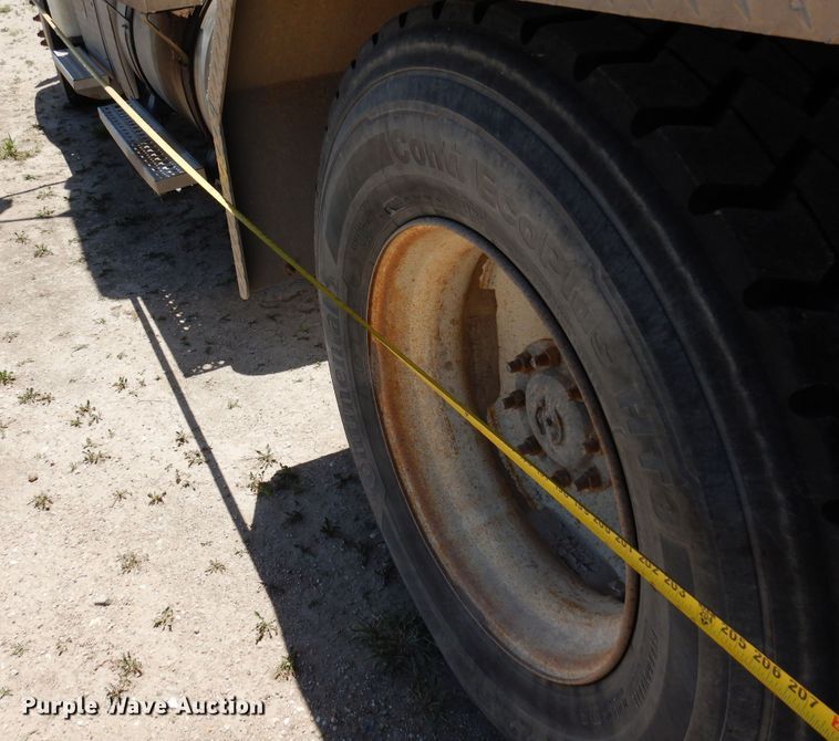 image for item DR1213 2011 Freightliner Coronado  semi truck