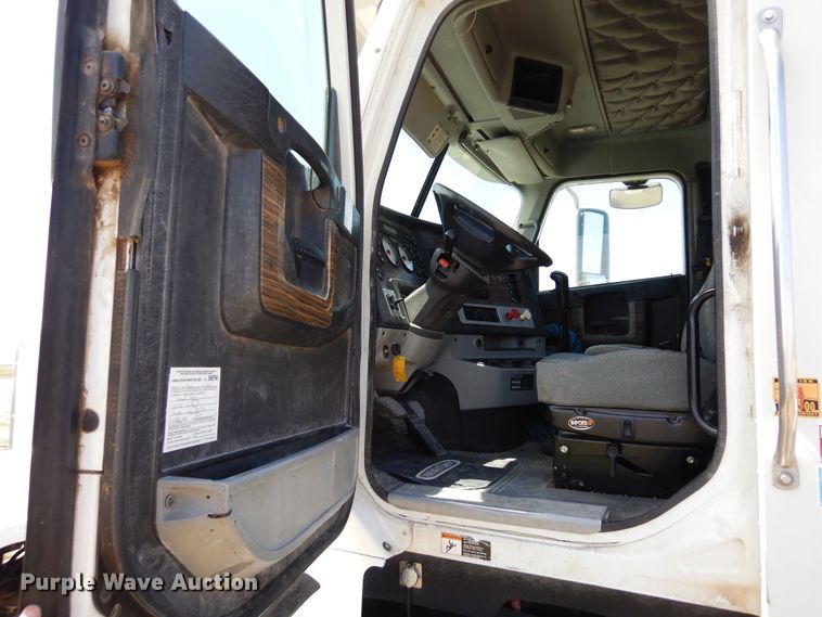 image for item DR1214 2013 Freightliner Coronado  semi truck