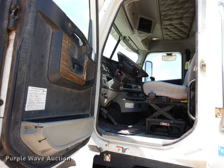 image for item DR1215 2013 Freightliner Coronado  semi truck