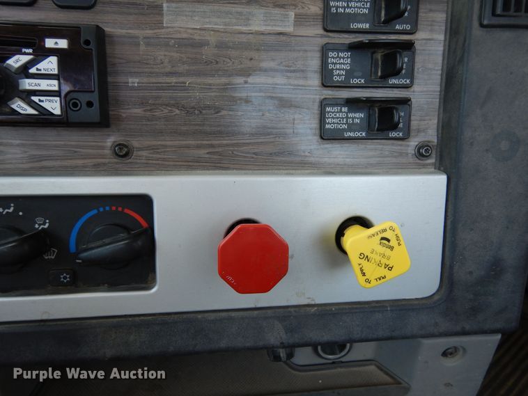 image for item DR1215 2013 Freightliner Coronado  semi truck