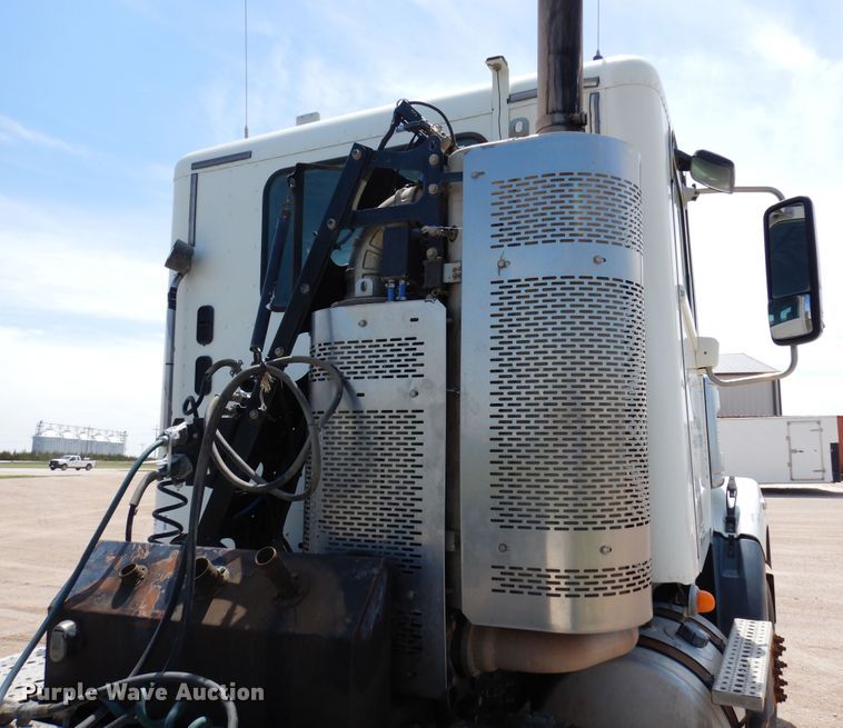 image for item DR1215 2013 Freightliner Coronado  semi truck