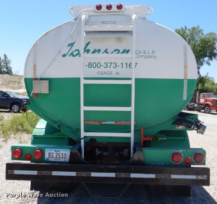 image for item DS8057 1969 Fruehauf  tank trailer