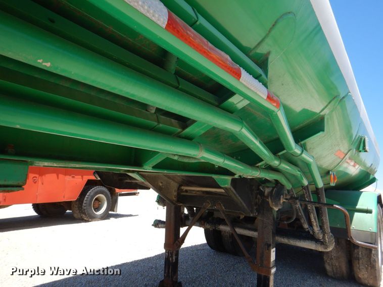 image for item DS8057 1969 Fruehauf  tank trailer