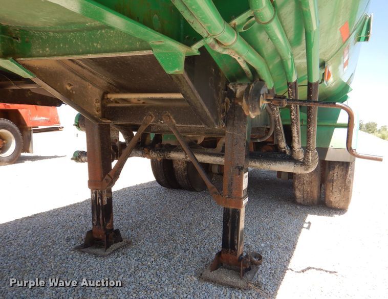 image for item DS8057 1969 Fruehauf  tank trailer