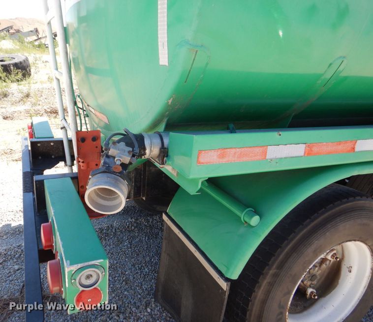 image for item DS8057 1969 Fruehauf  tank trailer
