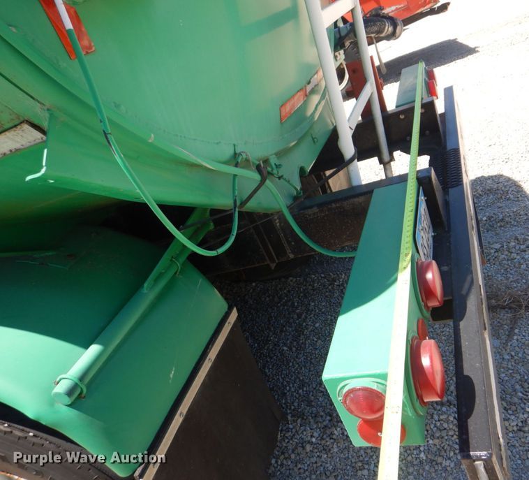 image for item DS8057 1969 Fruehauf  tank trailer