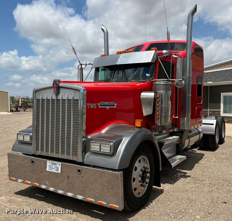 image for item DS8283 2002 Kenworth W900  semi truck