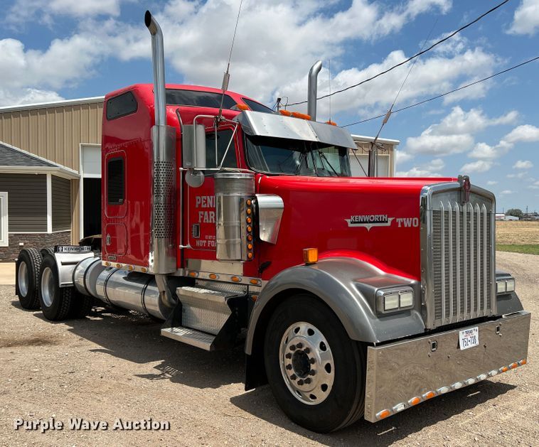 image for item DS8283 2002 Kenworth W900  semi truck