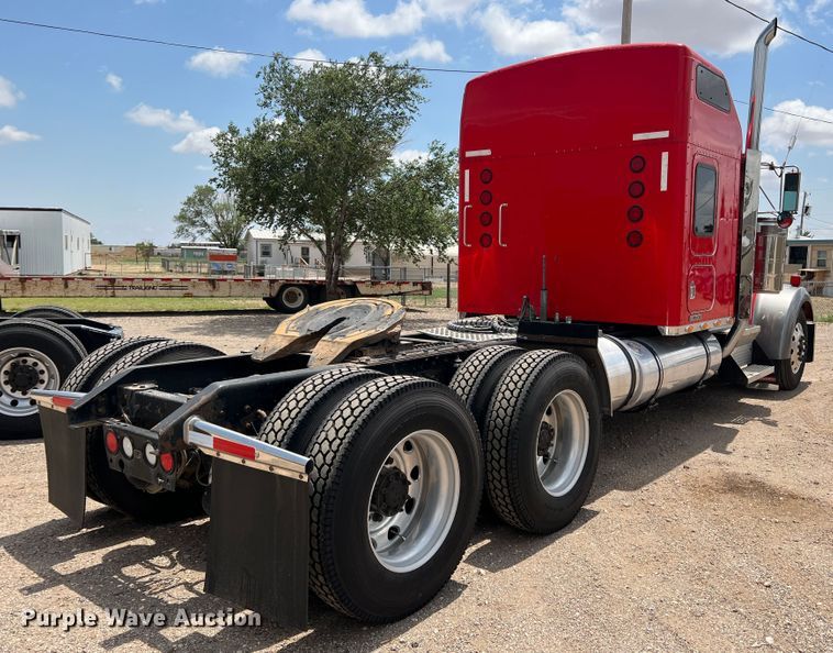 image for item DS8283 2002 Kenworth W900  semi truck