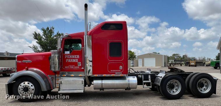 image for item DS8283 2002 Kenworth W900  semi truck