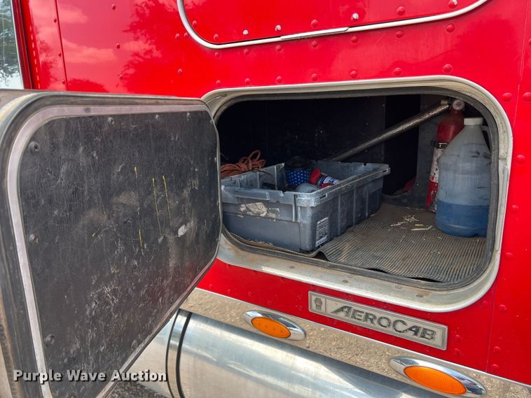 image for item DS8283 2002 Kenworth W900  semi truck