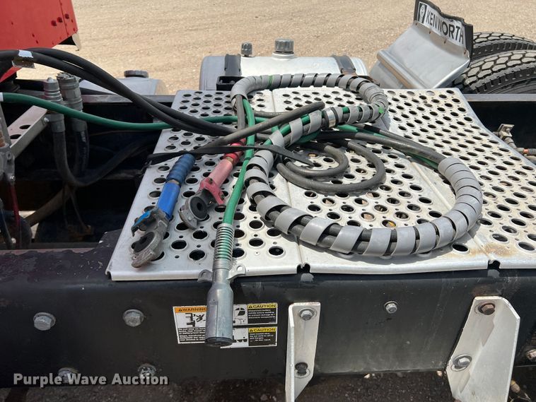 image for item DS8283 2002 Kenworth W900  semi truck