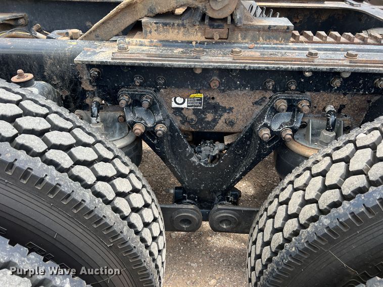 image for item DS8283 2002 Kenworth W900  semi truck