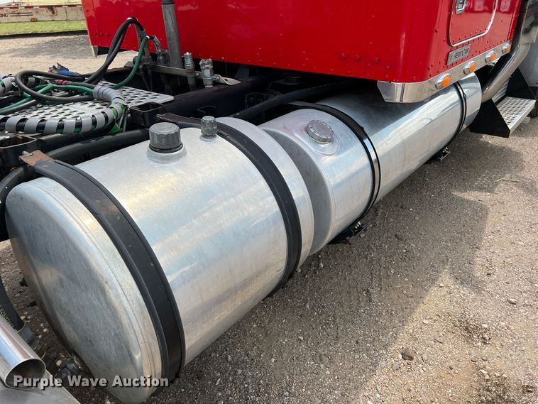 image for item DS8283 2002 Kenworth W900  semi truck