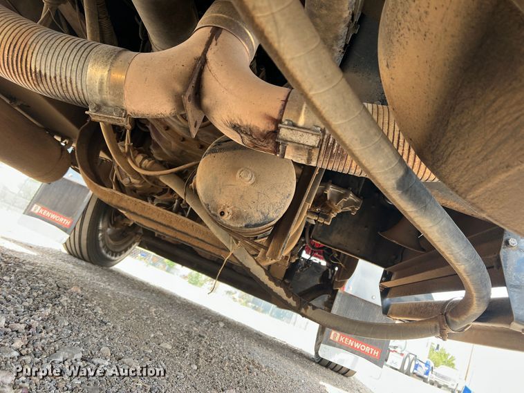 image for item DS8283 2002 Kenworth W900  semi truck