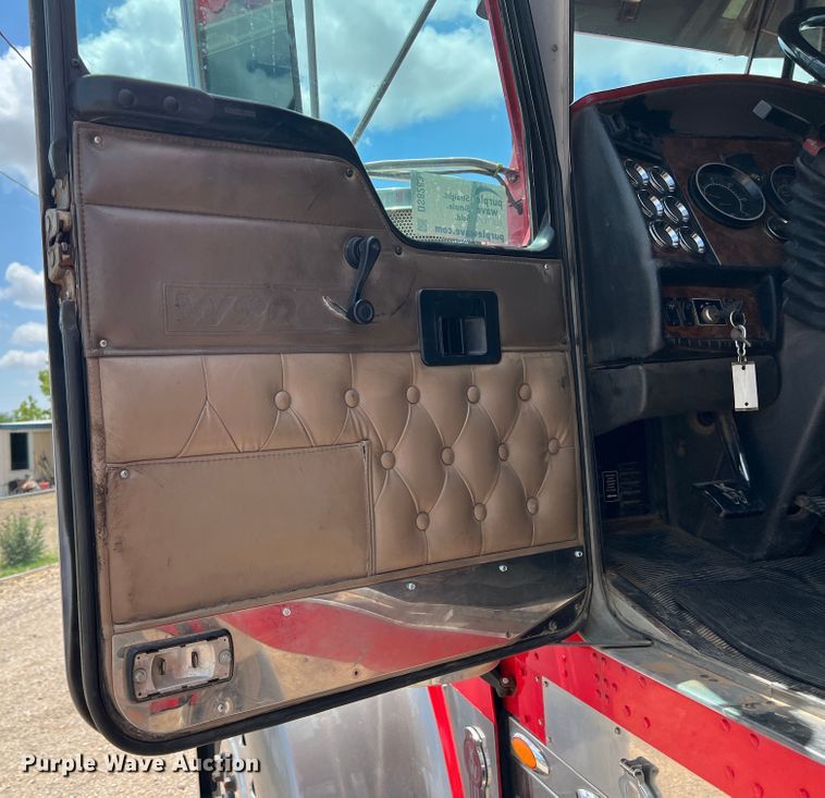 image for item DS8283 2002 Kenworth W900  semi truck