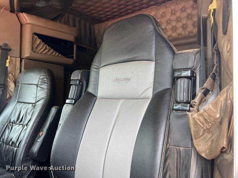 image for item DS8283 2002 Kenworth W900  semi truck