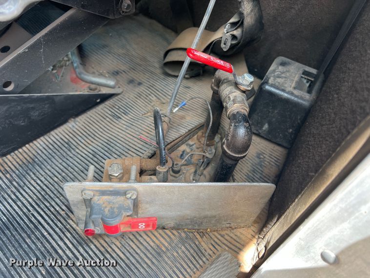 image for item DS8283 2002 Kenworth W900  semi truck