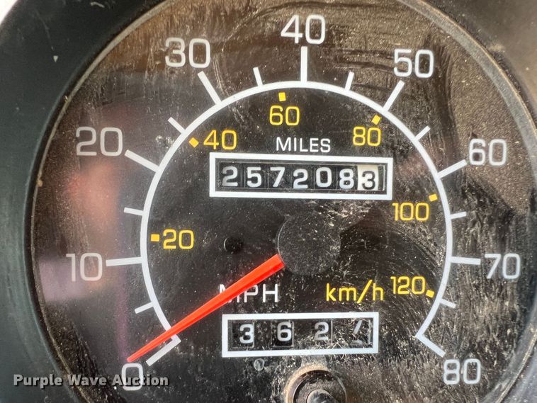 image for item DS8283 2002 Kenworth W900  semi truck