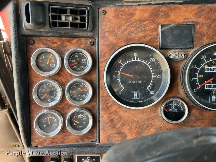 image for item DS8283 2002 Kenworth W900  semi truck